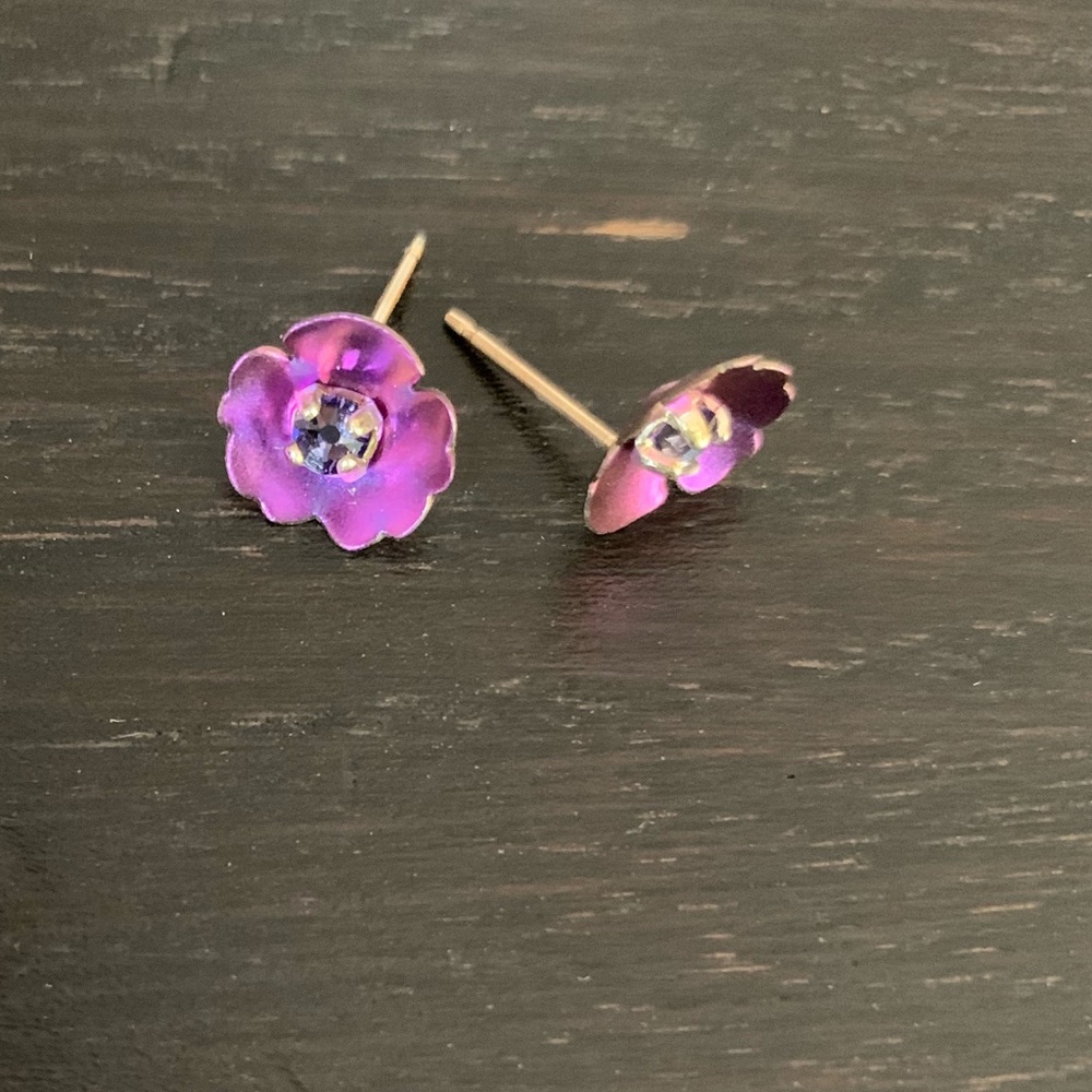 Holly Yashi Fuchsia Viola Post Earrings